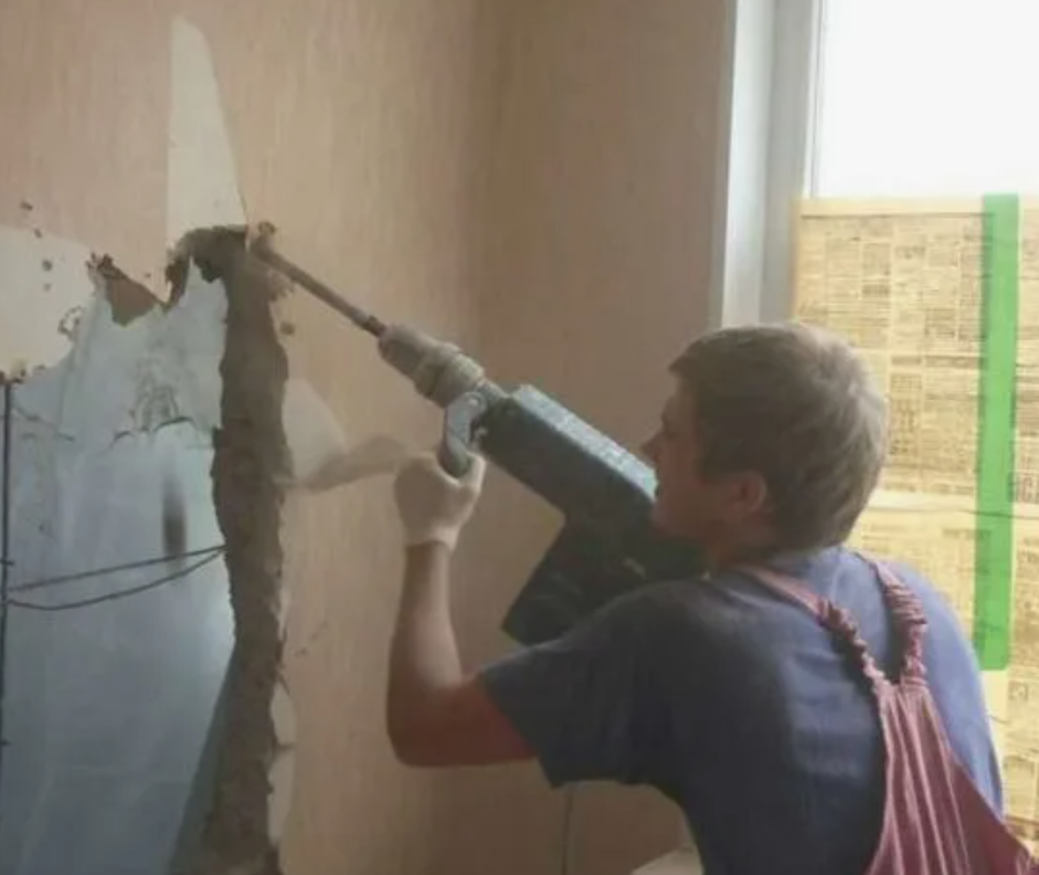 Демонтаж стены в Судаке